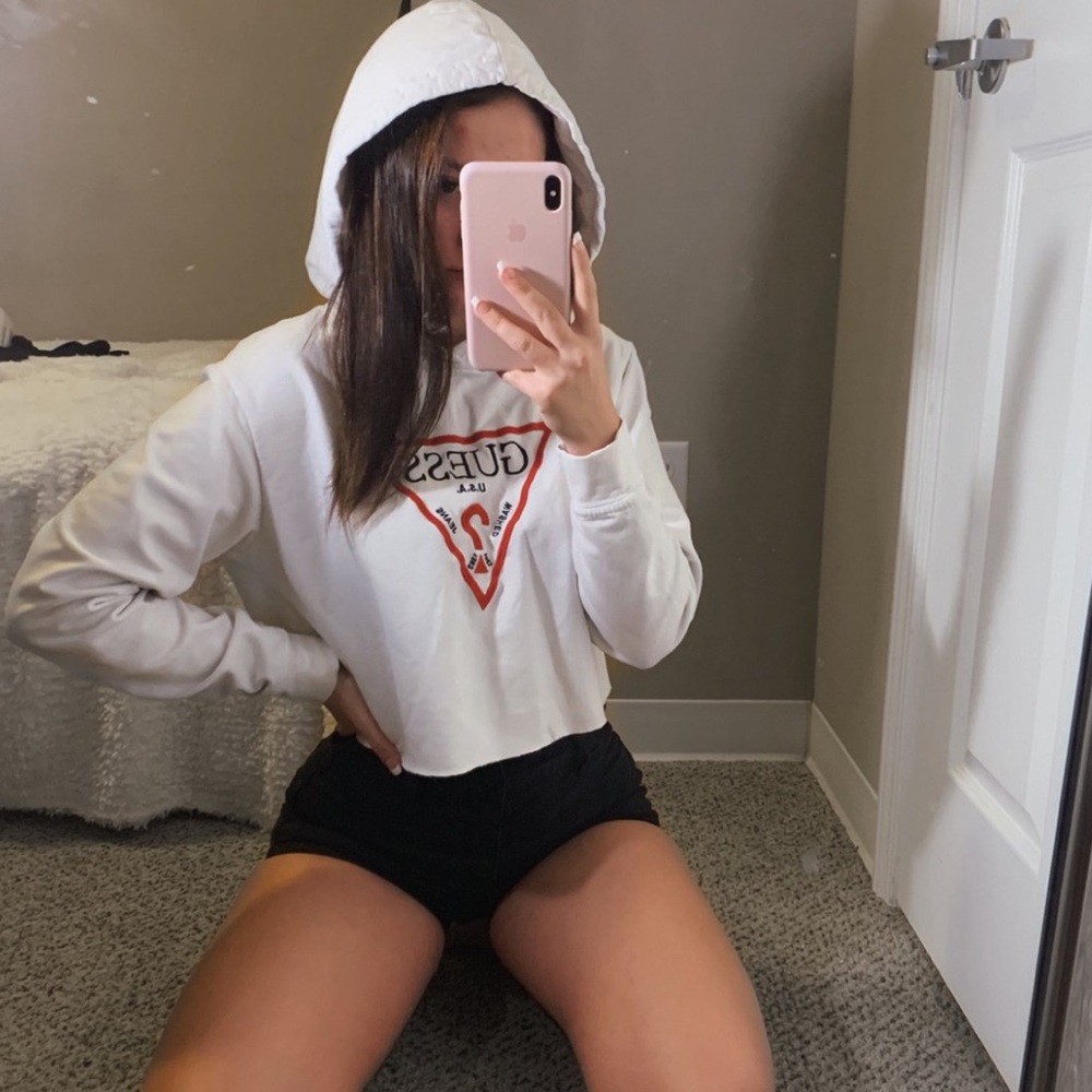 CROPPED WHITE GUESS HOODIE!